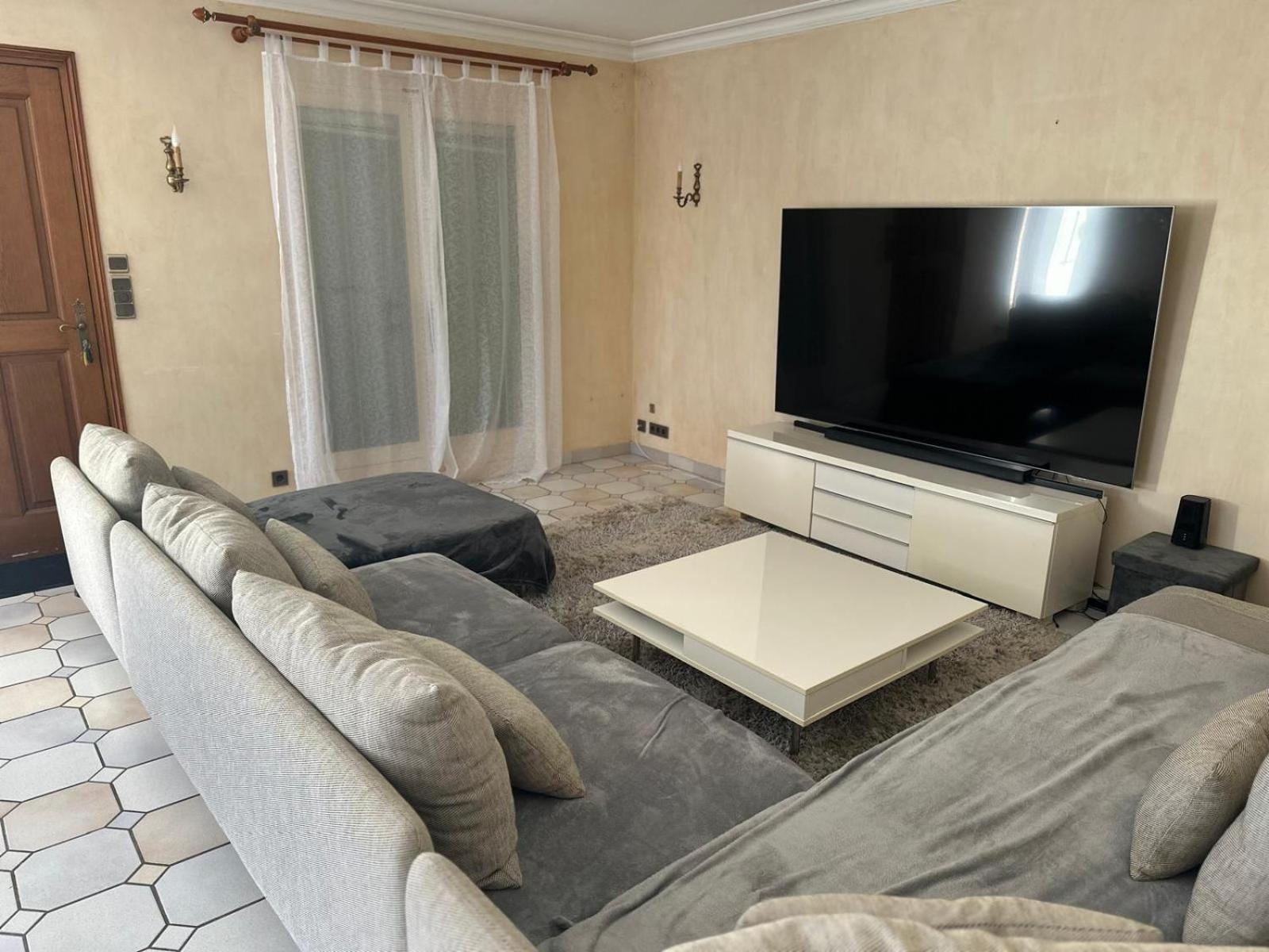 Les Bruyeres Apartment *